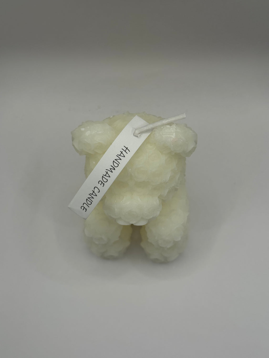 Decoratieve Witte Beertjes Kaars van Roosjes – Natuurlijke Sojawas, Sweet Persimmon & Coriander Geur